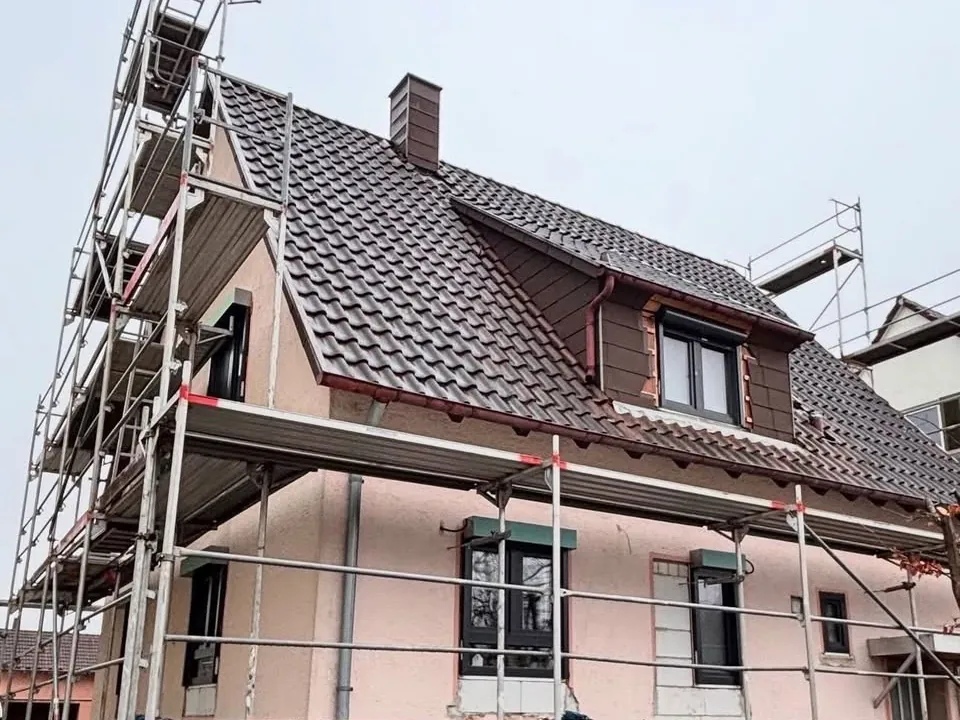 Rénovation complète de toiture avec échafaudage à Orléans