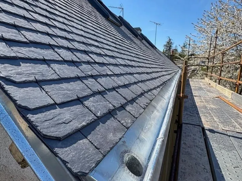 Installation et nettoyage de gouttières en zinc à Orléans